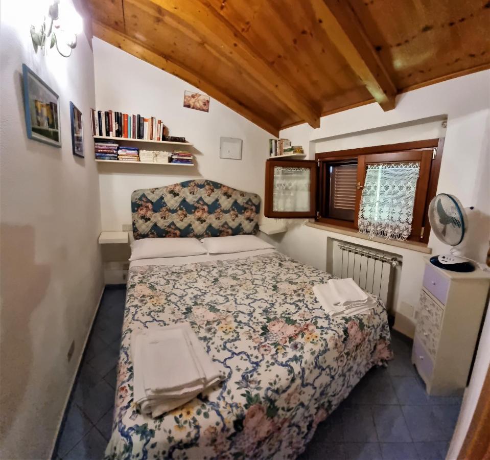 VILLA CECILIA sul LAGO fronte MARE Sperlonga Exterior foto
